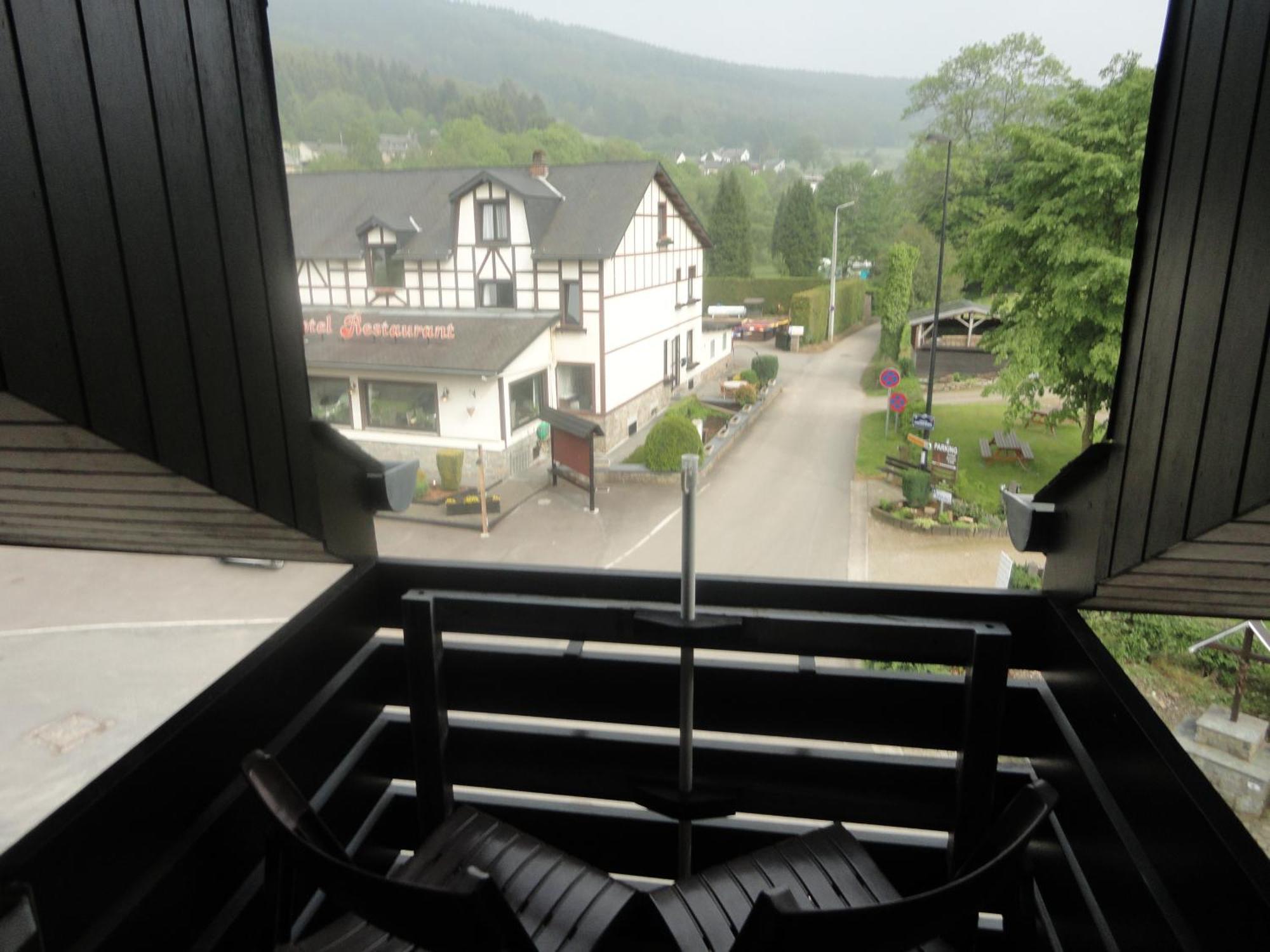 Hotel Val De La Cascade Stavelot Exterior photo